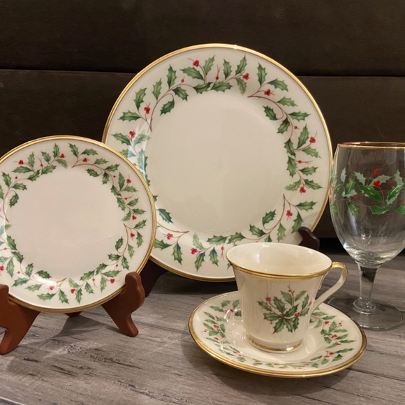 Lenox Holiday Footed Cup & Saucer Set - Picture 4 of 4